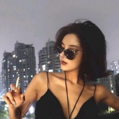 微信冷酷霸气好看女生头像