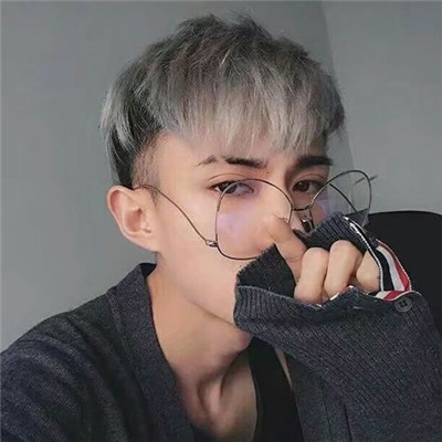 微信个性帅气亮眼男生头像