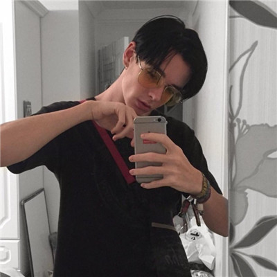 微信阳光手机控帅气男生头像