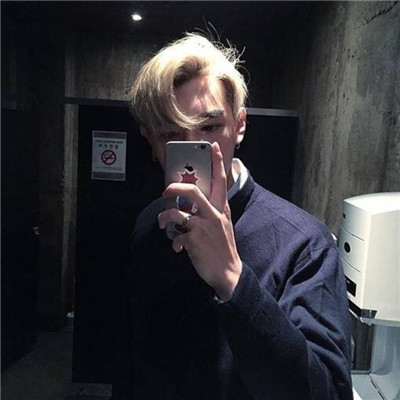 微信阳光手机控帅气男生头像