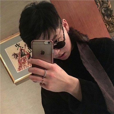 微信阳光手机控帅气男生头像