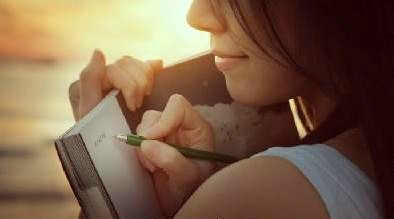 微信朋友圈浪漫女生暖色时尚图片