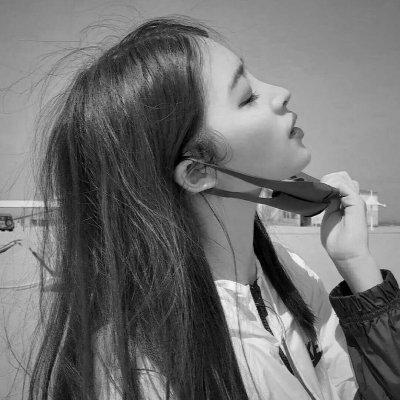 微信黑白意境女生伤感头像
