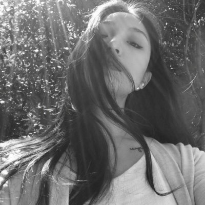 微信黑白意境女生伤感头像