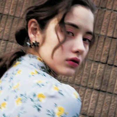 微信欧美霸气冷艳女生头像