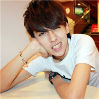 很娘的微信帅气小鲜肉头像合集下载