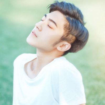 微信青春活力阳光男生头像