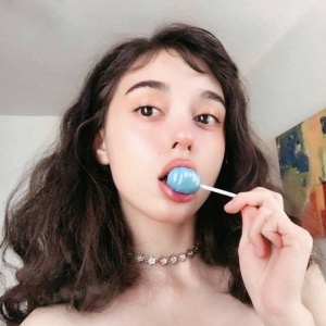 微信最新时尚霸气冷酷欧美女生头像