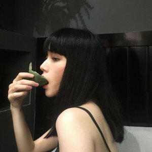 微信最新时尚霸气意境女生头像
