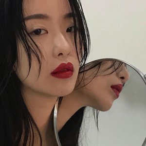 微信最新时尚霸气意境女生头像