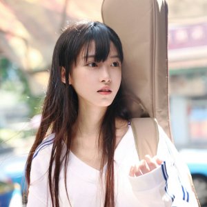 微信最新时尚霸气意境女生头像
