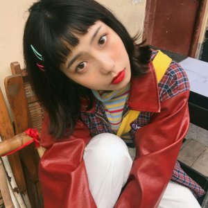 微信最新时尚霸气意境女生头像