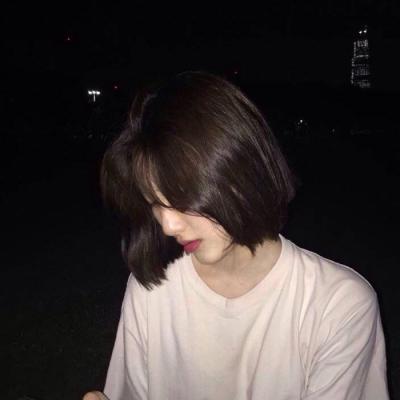 微信唯美好看短发女生头像