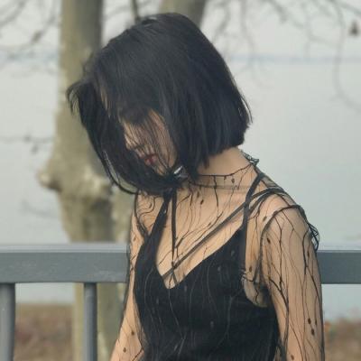 微信唯美好看短发女生头像