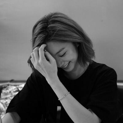 微信唯美好看短发女生头像