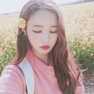 微信最新唯美气质阳光女生头像