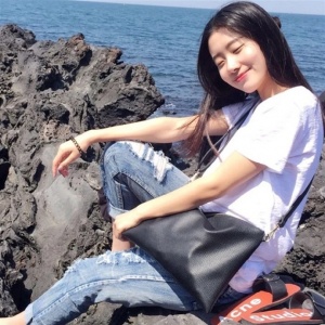 微信最新唯美气质阳光女生头像