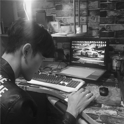 微信黑白冷酷简约伤感男生头像