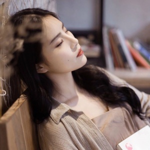 微信最新唯美气质阳光女生头像
