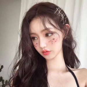 微信最新俏皮风女生头像