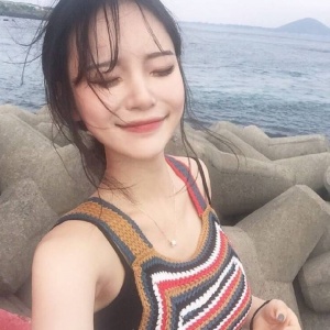 微信最新唯美气质阳光女生头像