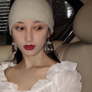微信最新俏皮风女生头像