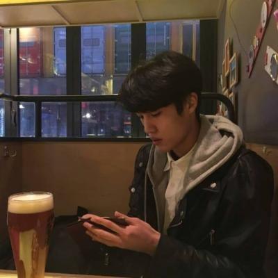 微信最新清新帅气男生头像