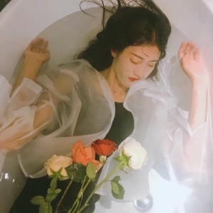 微信最新唯美清新俏皮风女生头像