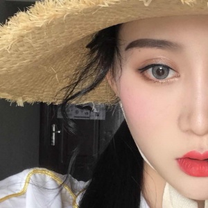 微信最新唯美清新俏皮风女生头像