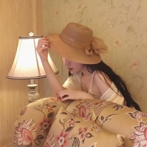 微信最新唯美清新俏皮风女生头像