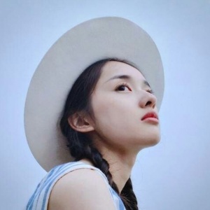 微信最新唯美清新俏皮风女生头像