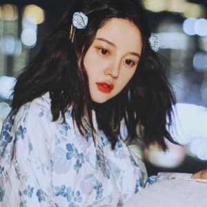 微信最新唯美清新俏皮风女生头像