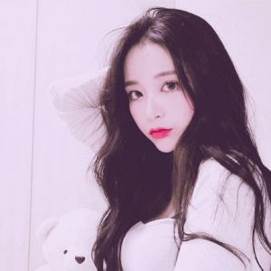 微信最新唯美清新俏皮风女生头像