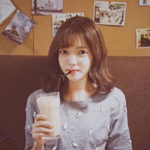 微信最新唯美清新俏皮风女生头像