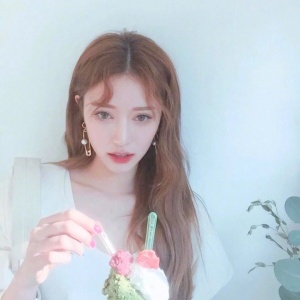 微信最新唯美清新俏皮风女生头像