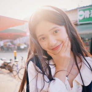 微信最新唯美时尚霸气女生头像