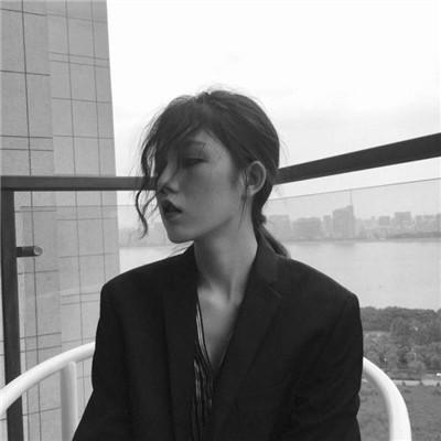 微信黑白寂寞伤感女生头像
