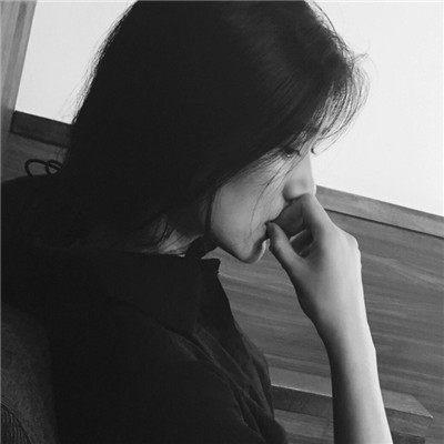 微信黑白寂寞伤感女生头像