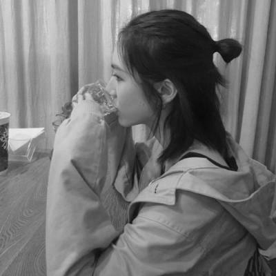 微信黑白寂寞伤感女生头像