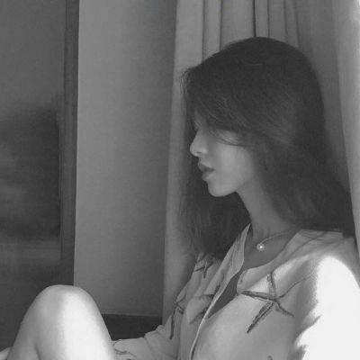 微信黑白寂寞伤感女生头像