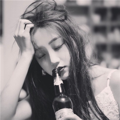 微信黑白寂寞伤感女生头像