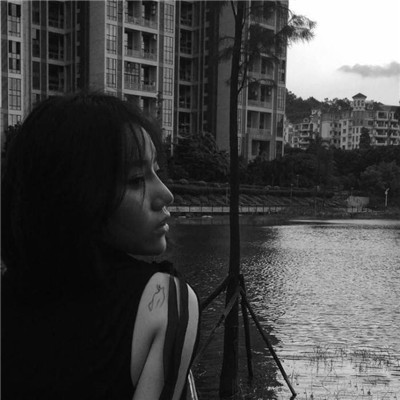 微信黑白寂寞伤感女生头像