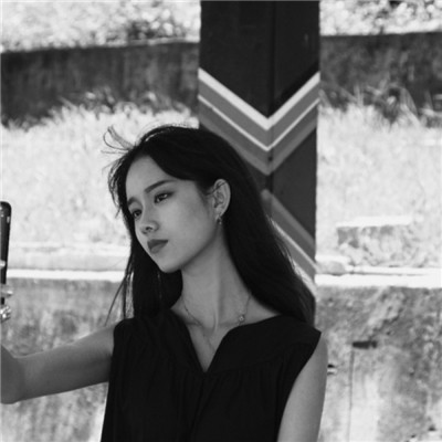微信黑白寂寞伤感女生头像