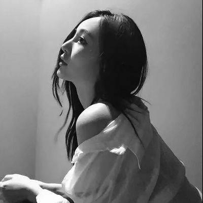 微信黑白寂寞伤感女生头像
