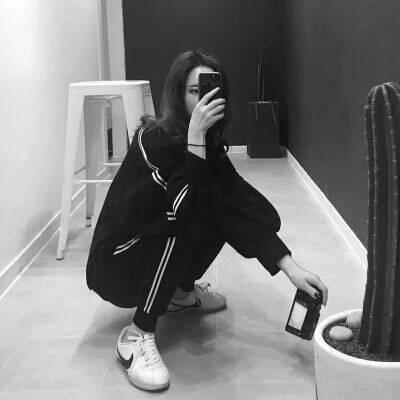 微信黑白寂寞伤感女生头像
