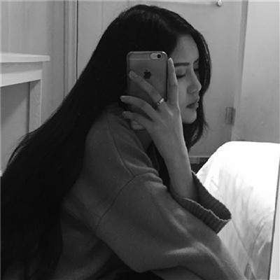 微信黑白寂寞伤感女生头像