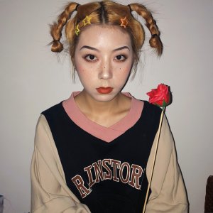 微信时尚俏皮女生头像