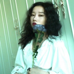 微信时尚俏皮女生头像
