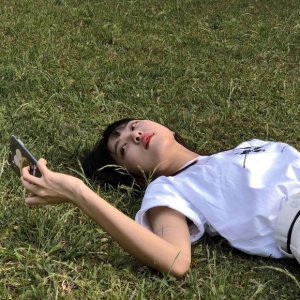 青春阳光简约微信女生头像