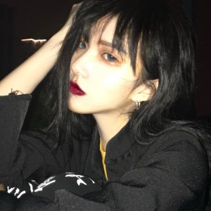 青春阳光简约微信女生头像